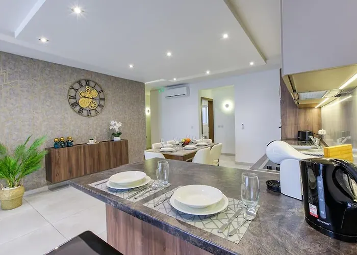 아파트 Luxurious, Spacious In Swieqi Is-Swieqi