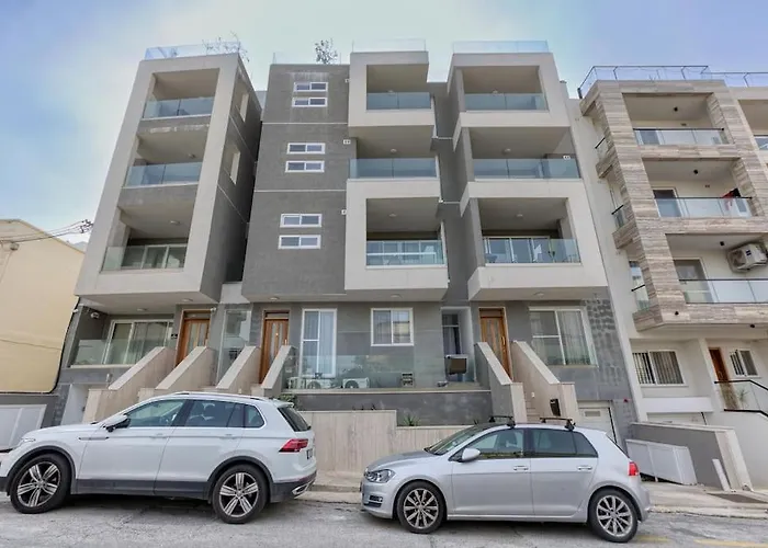 아파트 Luxurious, Spacious In Swieqi *