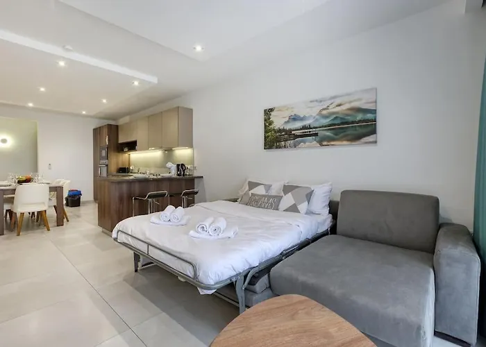 아파트 Luxurious, Spacious In Swieqi *