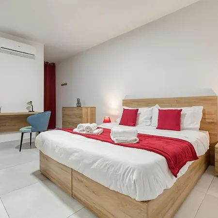 Lägenhet Luxurious, Spacious In Swieqi *
