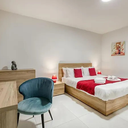 Apartment Luxurious, Spacious In Swieqi