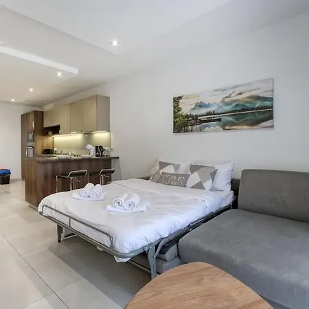 Διαμέρισμα Luxurious, Spacious In Swieqi *