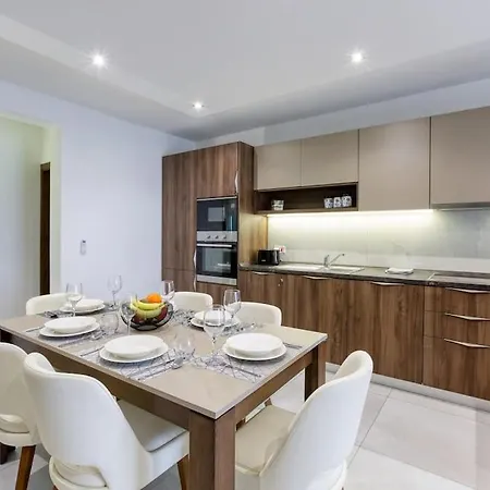 Lägenhet Luxurious, Spacious In Swieqi