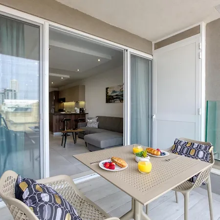 Apartment Luxurious, Spacious In Swieqi *
