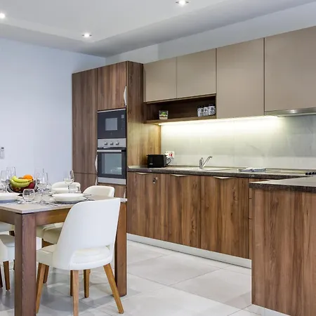 Apartment Luxurious, Spacious In Swieqi